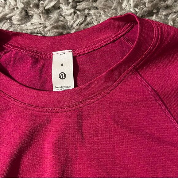 Lululemon swiftly short sleeve cropped tee size 6 ripened raspberry - Picture 3 of 5